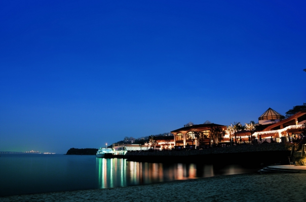 Waterfront Dining